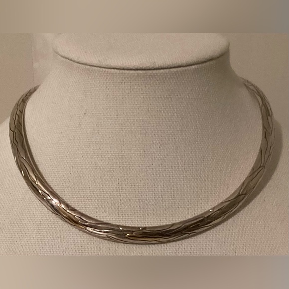 Best Signed Textured Torque Necklace Choker Collar Silver/Gold Tone Classic - Picture 5 of 7